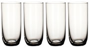 Vier transparente Longdrinkbecher aus Glas, frontal nebeneinander angeordnet.