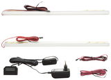 Zwei LED-Lichtleisten mit Kabeln und Netzteil, Ansicht von oben