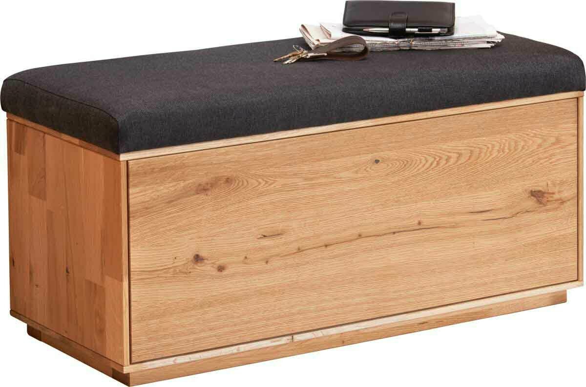 Garderobenbank aus Holz mit gepolsterter Sitzfläche in dunklem Stoff, seitliche Perspektive