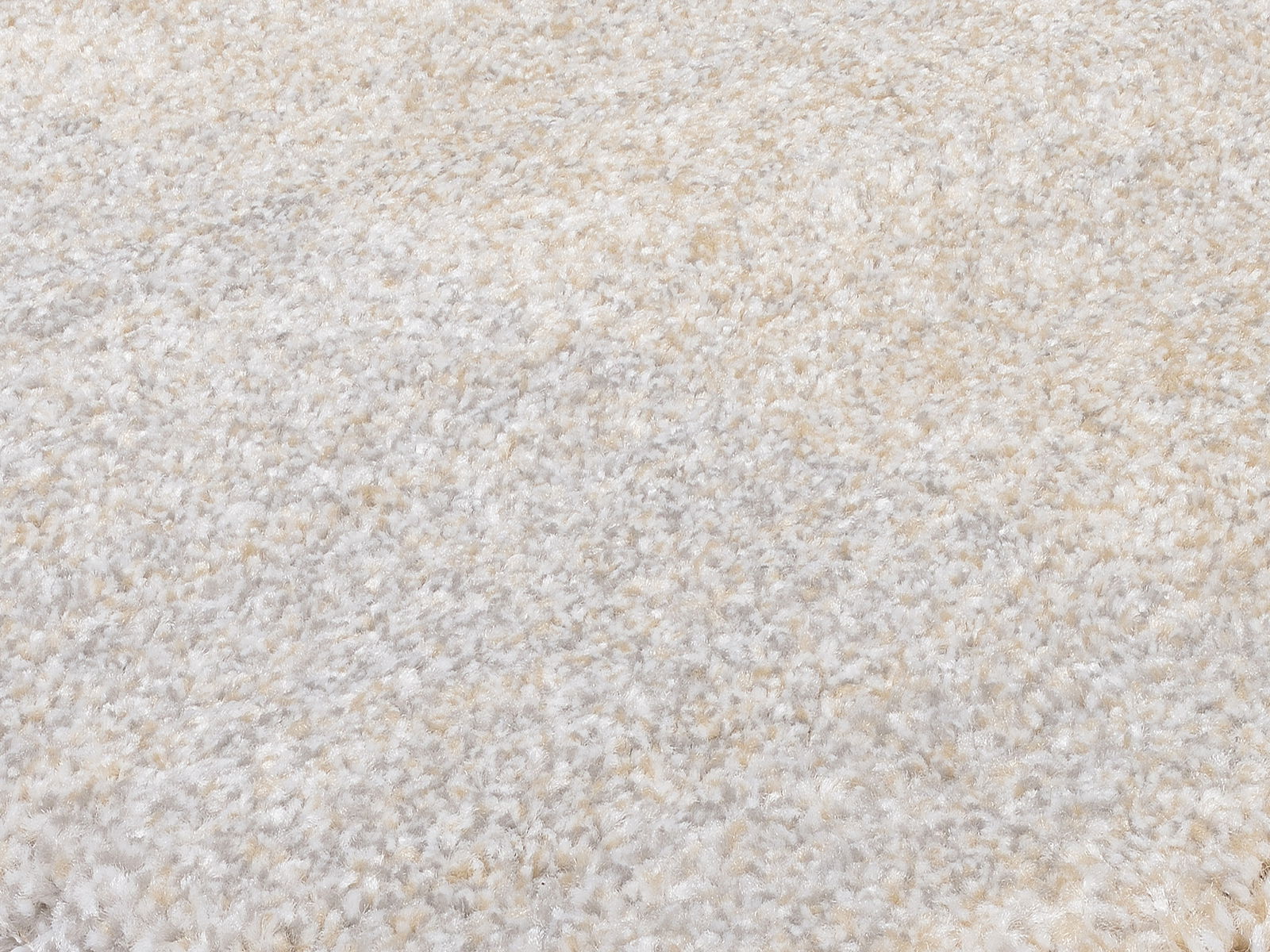 Nahaufnahme eines hellen, flauschigen Frisé-Teppichs mit weicher Textur.