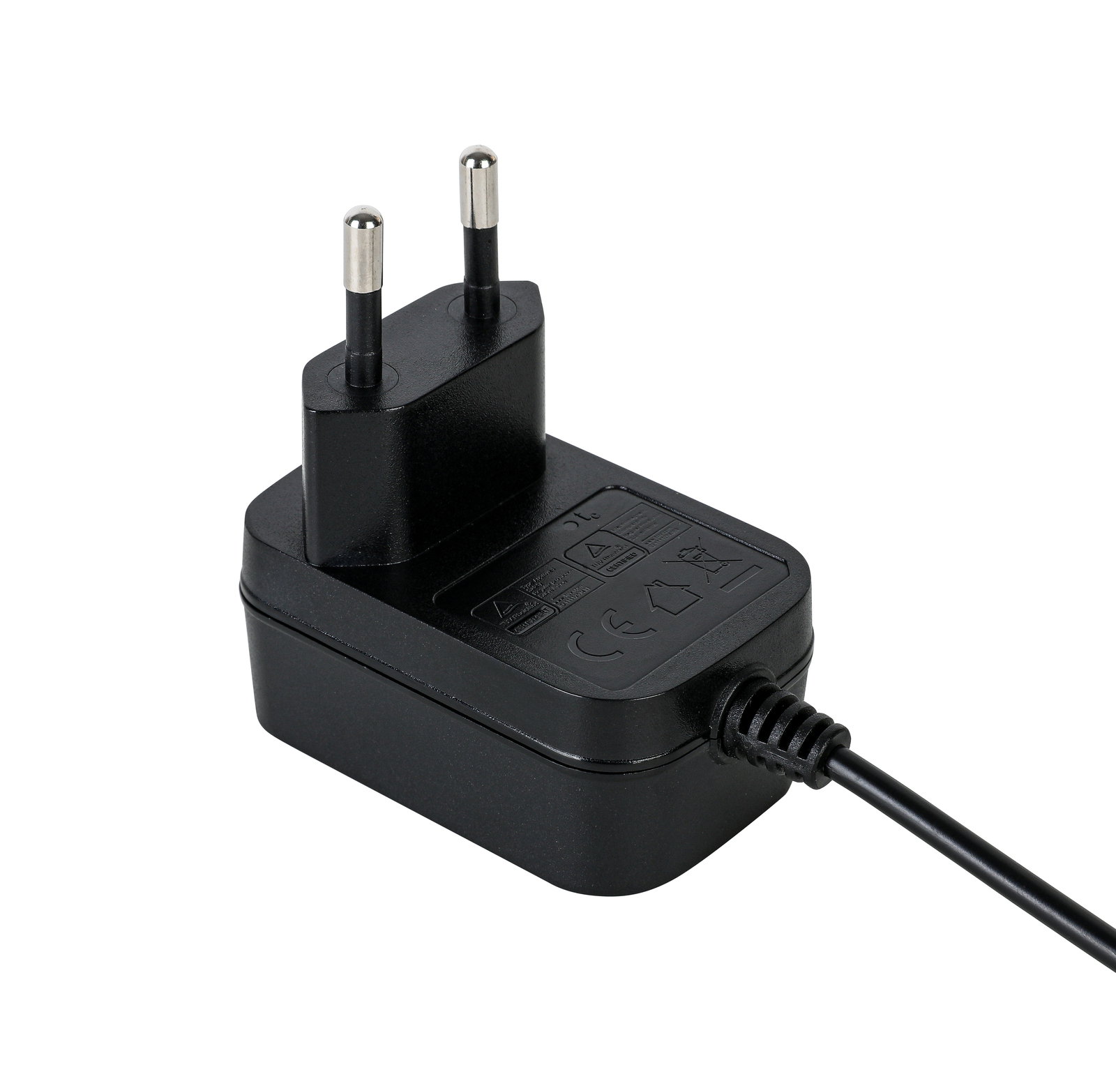 Schwarzes Netzteil mit Eurostecker, seitliche Perspektive