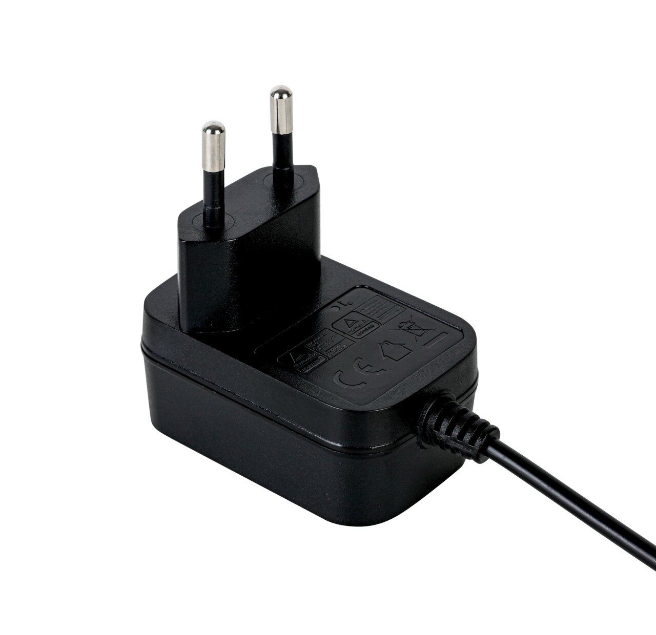 Schwarzes Netzteil mit Eurostecker, seitliche Perspektive