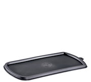 Schwarze rechteckige Platte, leicht erhöht, aus seitlicher Perspektive fotografiert.