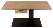 Moderner Couchtisch aus Holz mit schwarzem Metallgestell, frontal betrachtet.