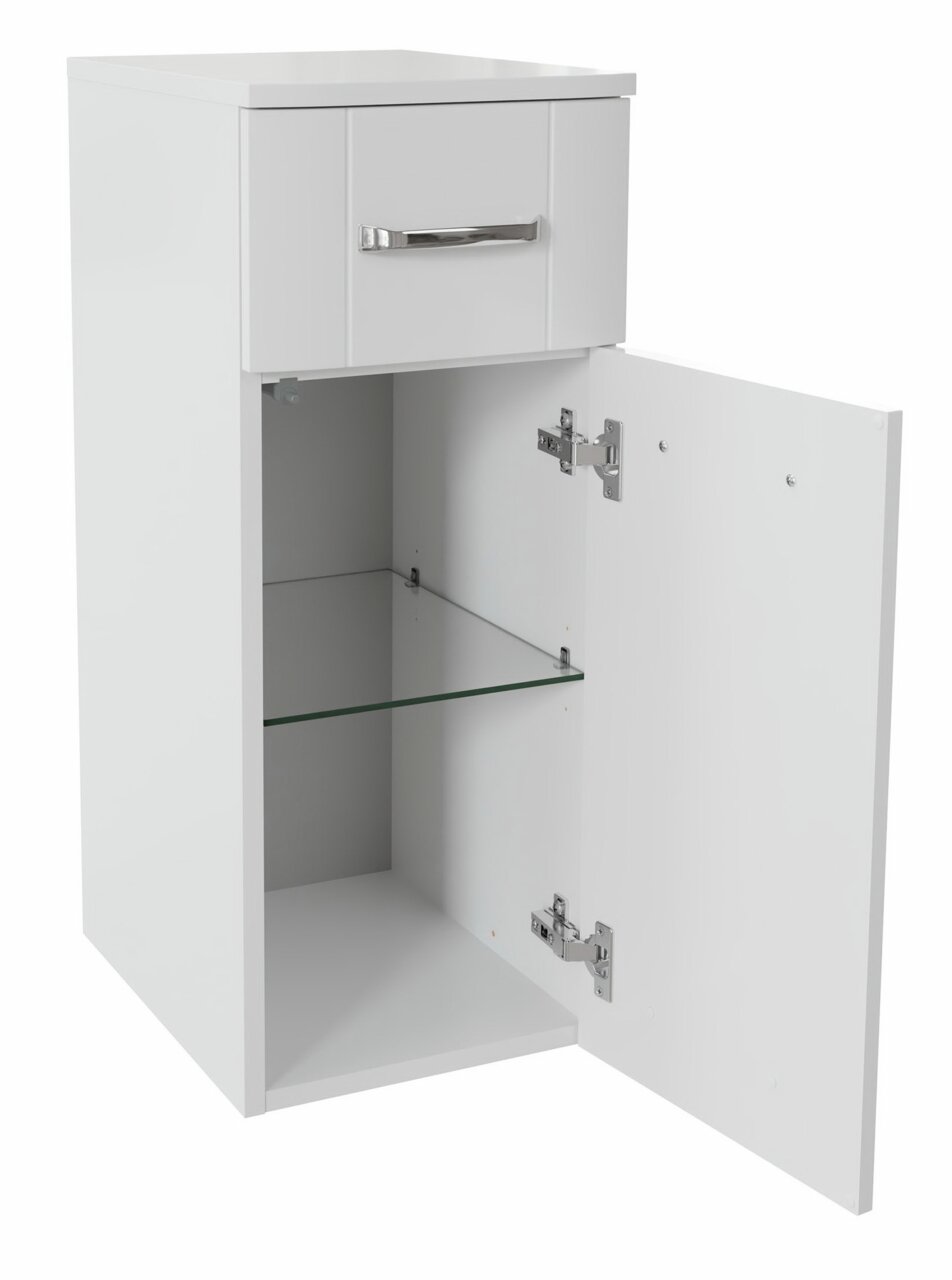 Weißer Unterschrank mit einer Schublade und einer offenen Tür, die einen Einlegeboden zeigt, Perspektive von vorne.