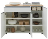 Frontansicht der Kombi-Kommode 135 mit geöffneten Türen, die verschiedene dekorative Objekte und Bücher auf den Regalen zeigt.