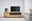 TV-Lowboard aus Holz mit modernem Design, frontal fotografiert. Auf dem Lowboard steht ein Fernseher, daneben eine Vase mit Pflanzen und ein gerahmtes Bild.