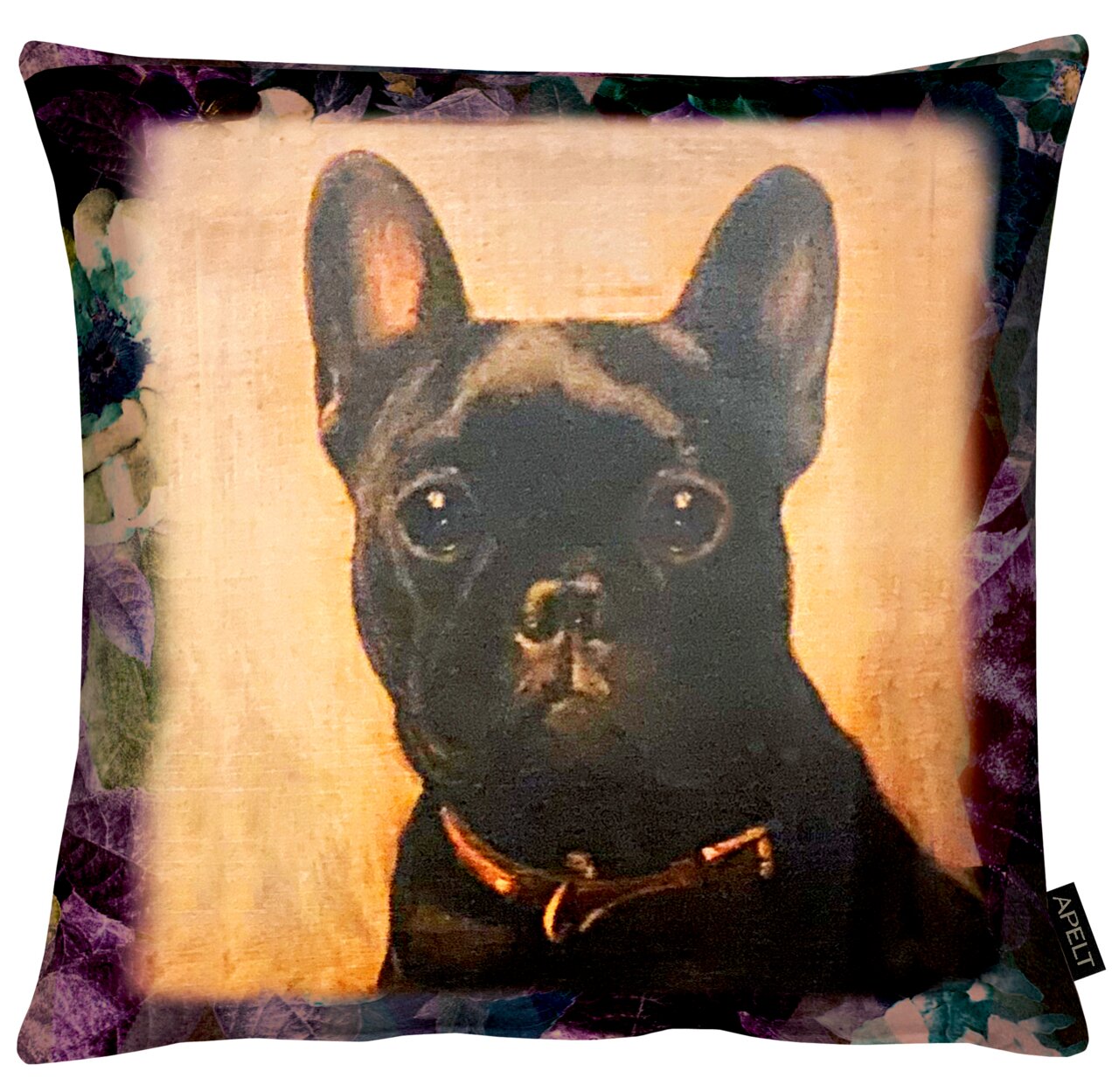Apelt Kissenhülle 46X46 Kissenhülle 46x46 cm mit einem Bild eines schwarzen Hundes auf beigem Hintergrund, umgeben von einem floralen Muster. Frontalansicht.
