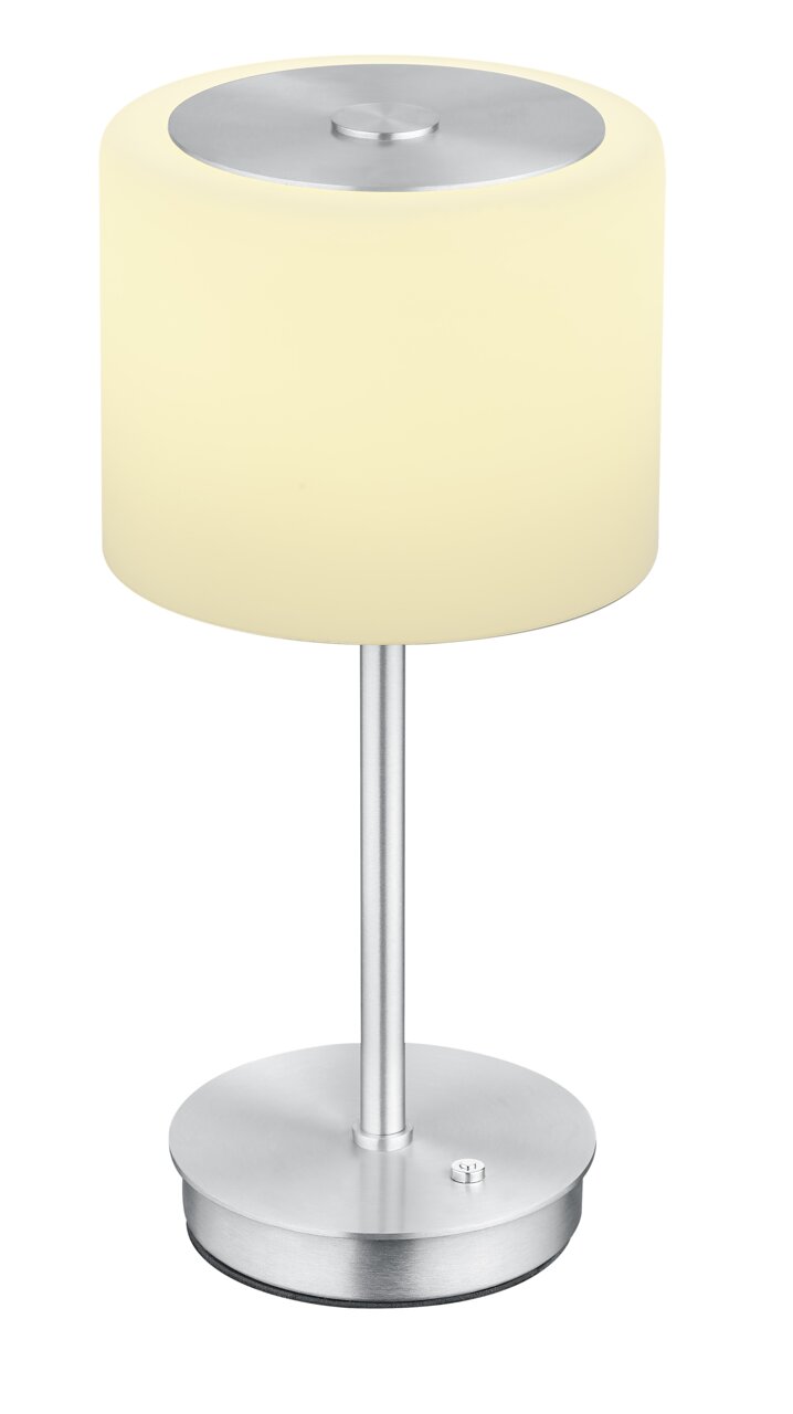 LED-Tischleuchte mit zylindrischem, cremefarbenem Schirm und silbernem Sockel, seitliche Perspektive