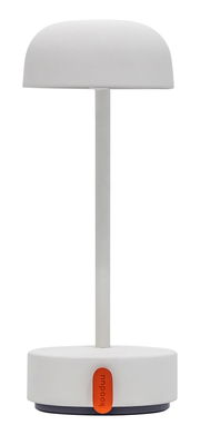 Moderne weiße Tischlampe mit zylindrischem Schirm und rotem Akzent, Frontalansicht