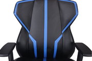 Gaming Stuhl in Schwarz mit blauen Akzenten, Vorderansicht