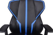 Gaming Stuhl in Schwarz mit blauen Akzenten, Vorderansicht