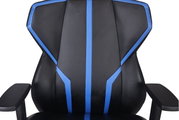 Gaming Stuhl in Schwarz mit blauen Akzenten, Vorderansicht