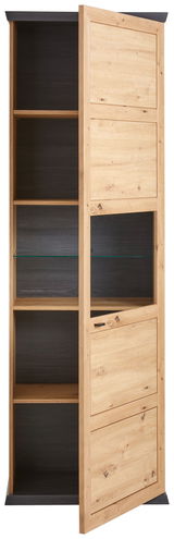 Vitrine aus Holz mit geöffneter Tür, seitliche Perspektive, zeigt Innenregale und Glasablage.