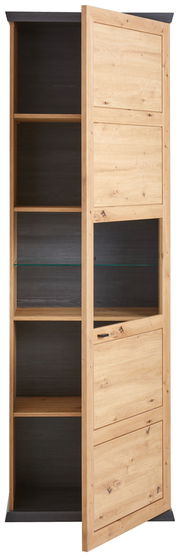 Vitrine aus Holz mit geöffneter Tür, seitliche Perspektive, zeigt Innenregale und Glasablage.