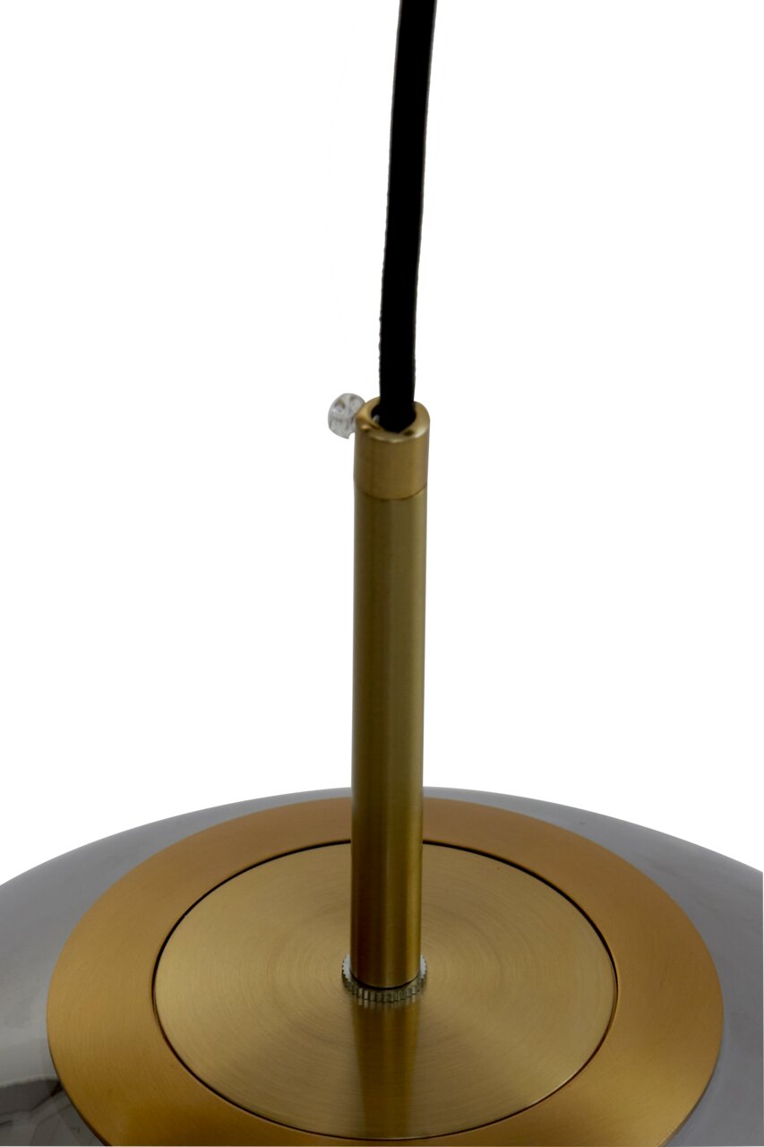Nahaufnahme einer Hängeleuchte MEDINA mit einem Durchmesser von 30 cm in antikem Design, von oben betrachtet.