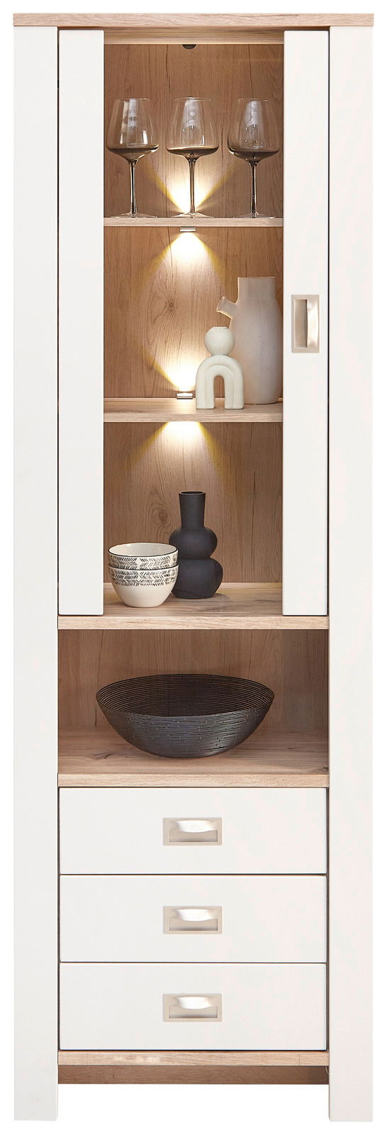 Moderne Vitrine mit weißem Rahmen und Holzelementen, gefüllt mit dekorativen Objekten, aus frontaler Perspektive.