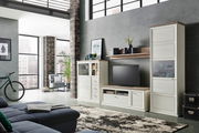 Moderne Wohnwand in heller Holzoptik mit TV-Schrank, Vitrine und Regal, seitliche Perspektive