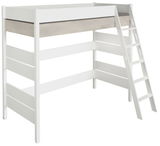 Hochbett aus weißem Holz mit integrierter Leiter, seitliche Perspektive