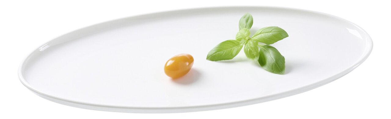 Ritzenhoff & Breker Servierplatte oval SKAGEN Weiße ovale Platte Skagen 35,5x20cm mit einer gelben Tomate und einem Basilikumzweig, seitliche Perspektive