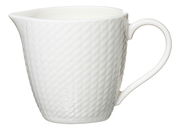 Weißes Milchkännchen mit strukturiertem Muster, seitliche Ansicht