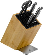 Messerblock aus Holz mit drei Messern und einer Schere, seitliche Perspektive