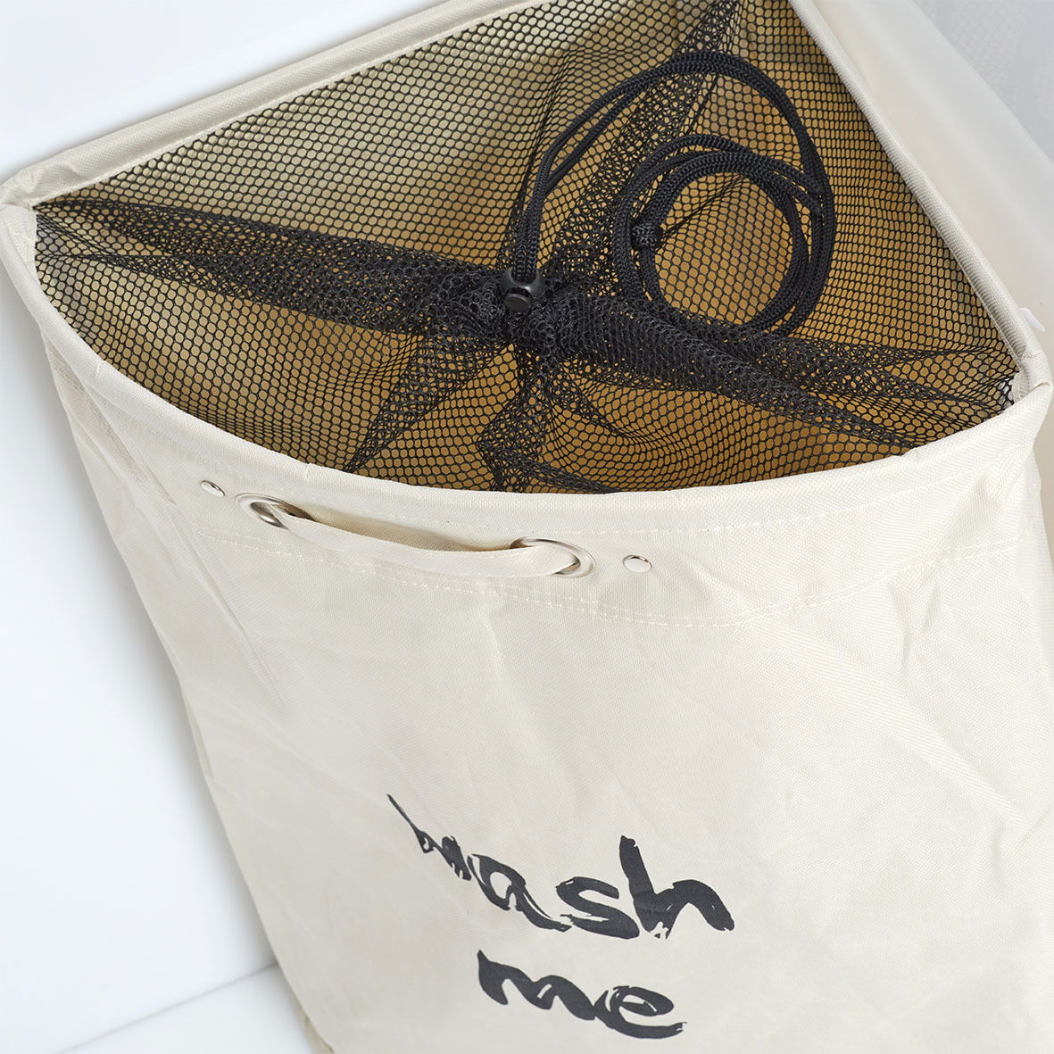 Eck-Wäschesammler aus Stoff mit Netzabdeckung, Aufsicht