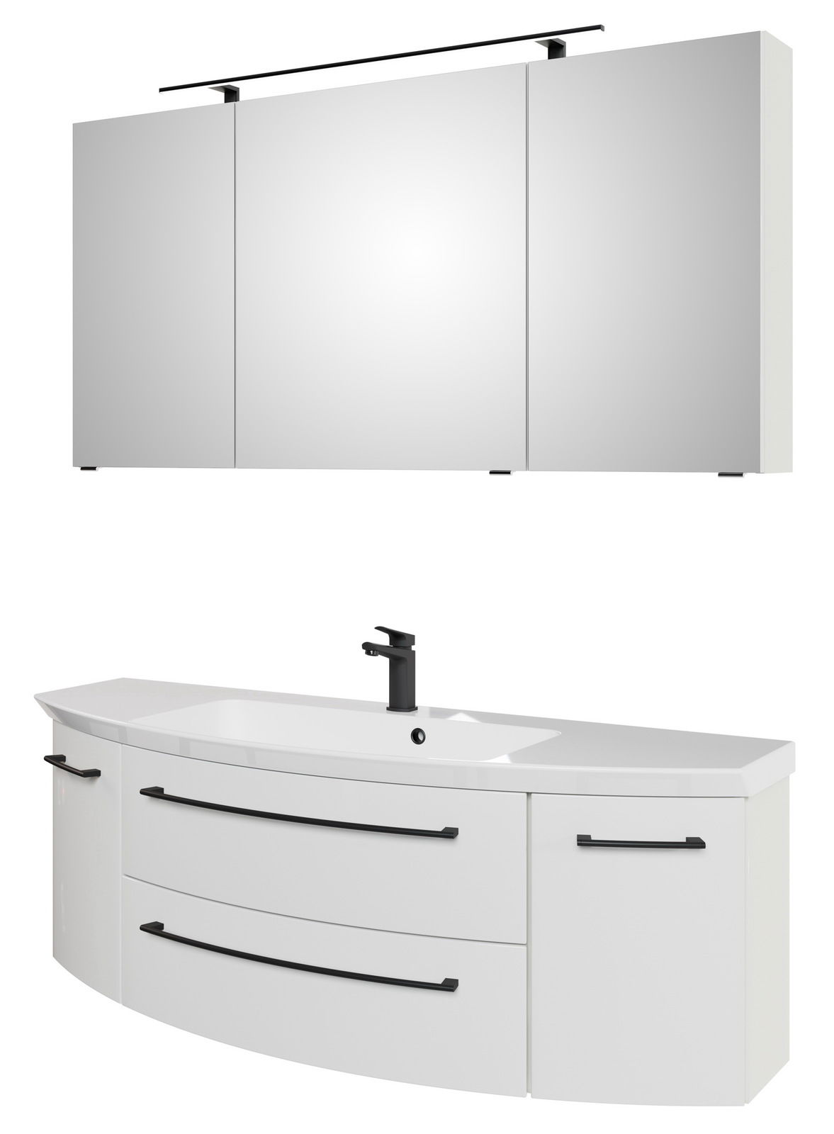 Moderne Badkombination mit dreiteiligem Spiegelschrank und Waschbeckenunterschrank in Weiß mit schwarzen Griffen, seitliche Perspektive.