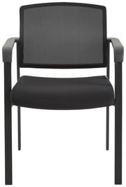 Schwarzer Besucherstuhl mit Netzrückenlehne und gepolstertem Sitz, Frontalansicht