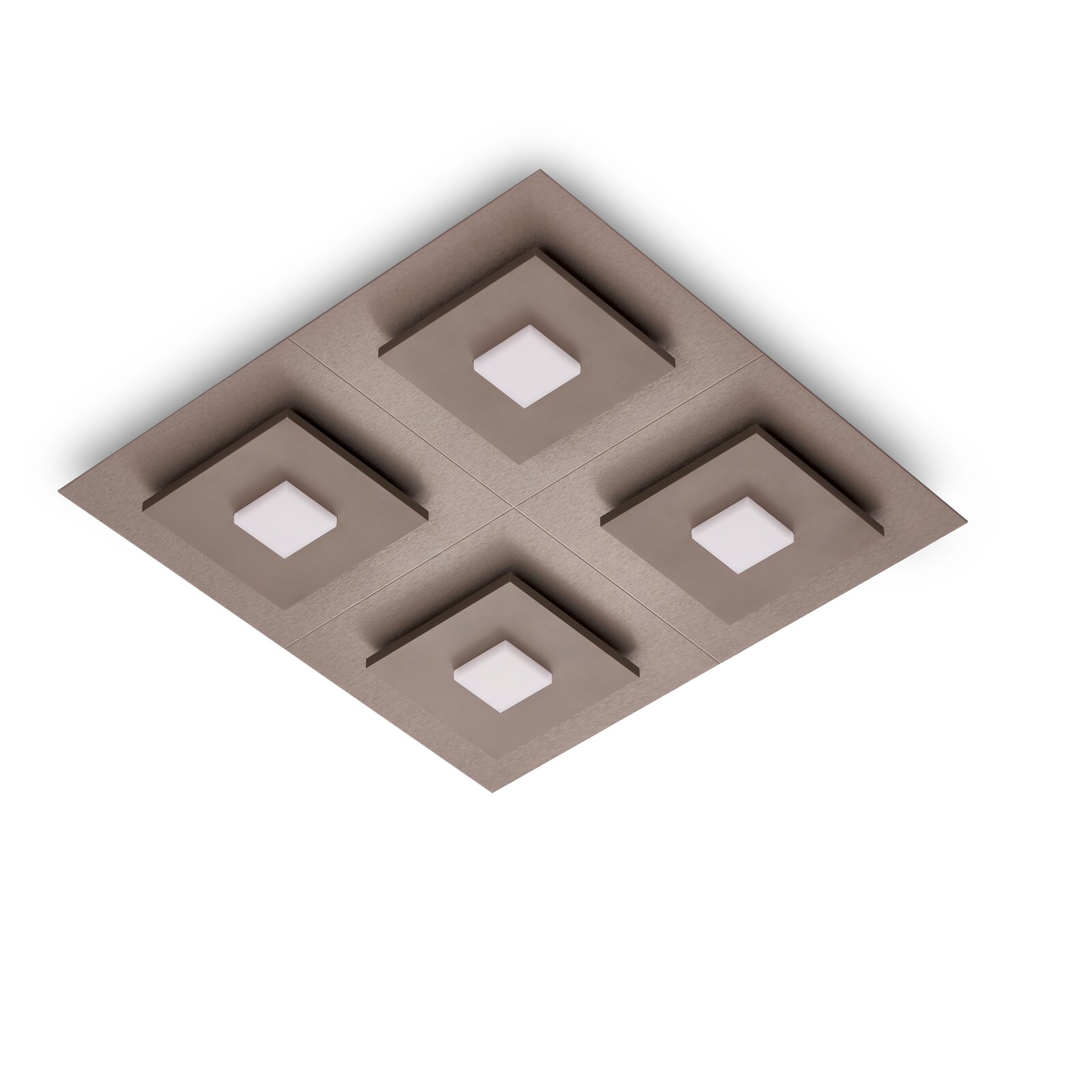 Moderne quadratische Deckenleuchte in gebürsteter Taupe-Optik mit vier geometrisch angeordneten LED-Lichtmodulen, aus schräger Untersicht vor weißem Hintergrund