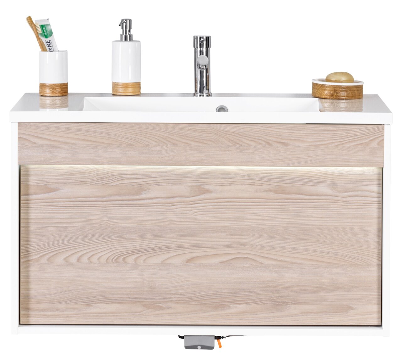 Moderner Waschplatz mit Holzoptik, frontal fotografiert, mit integriertem Waschbecken, Seifenspender und Zahnbürstenhalter.