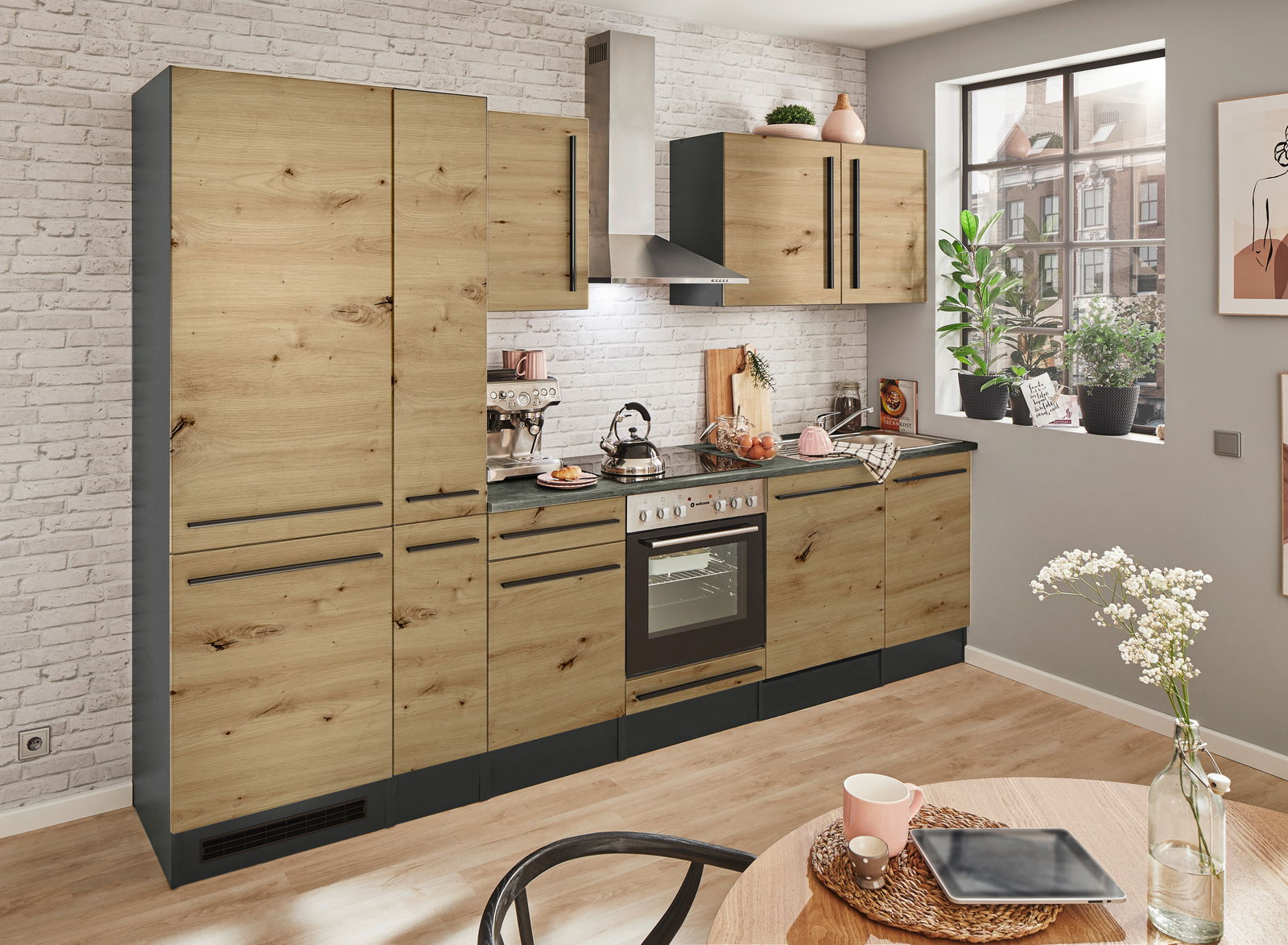 Yourkitchen Küchenblock 310 JAZZ Moderne Küchenzeile in Holzoptik mit Elektrogeräten, fotografiert aus einer leicht seitlichen Perspektive.