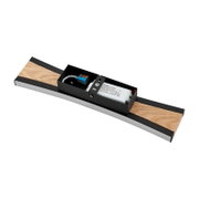 Lange LED-Deckenleuchte mit Holzoptik und schwarzem Metallrahmen, geöffnet mit sichtbarem Netzteil und Kabelanschluss, aus schräger Draufsicht