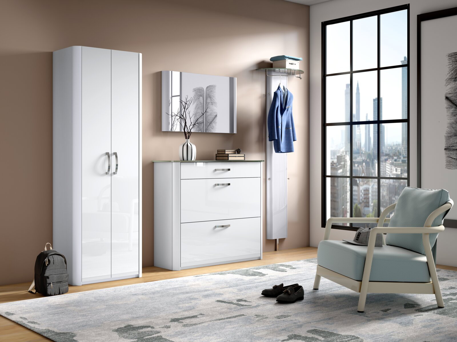 Moderne Garderobenkombination in einem hellen Raum mit großem Fenster, bestehend aus einem Mehrzweckschrank, einem Schuhschrank, einem Spiegel und einer Garderobe. Perspektive von vorne.