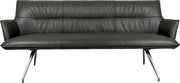 Dunkelgraues 3-Sitzer-Ledersofa mit gepolsterter Rückenlehne, Armlehnen und schrägen Metallbeinen, freigestellt auf weißem Hintergrund, Frontansicht.