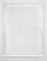 Plissee gefädelt in einem Fensterrahmen, frontal fotografiert