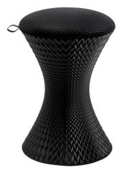 Schwarzer Gaming Hocker mit geometrischem Muster, seitliche Perspektive
