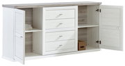 Weißes Sideboard mit zwei offenen Türen, vier Schubladen in der Mitte und Regalfächern, frontal betrachtet.