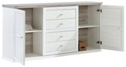 Weißes Sideboard mit zwei offenen Türen, vier Schubladen in der Mitte und Regalfächern, frontal betrachtet.