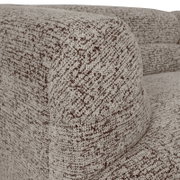 Nahaufnahme einer Ecke eines Megasofas mit strukturiertem Stoffbezug in Beige- und Brauntönen.