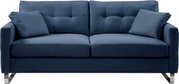 Blaues 2-Sitzer-Stoffsofa mit gesteppter Rückenlehne, zwei Kissen und Metallfüßen, Frontansicht.