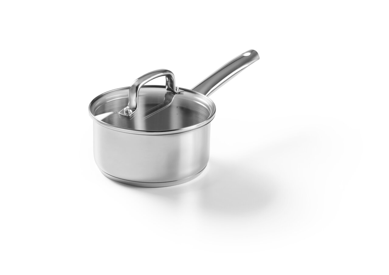 Silberner Kochtopf mit Deckel und langem Griff, seitliche Perspektive