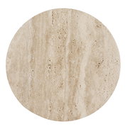 Runde, beige Naturstein- bzw. Travertin-Optik mit feiner Porenstruktur und dezenten Adern, Draufsicht (Top-Down) auf die Oberfläche vor weißem Hintergrund