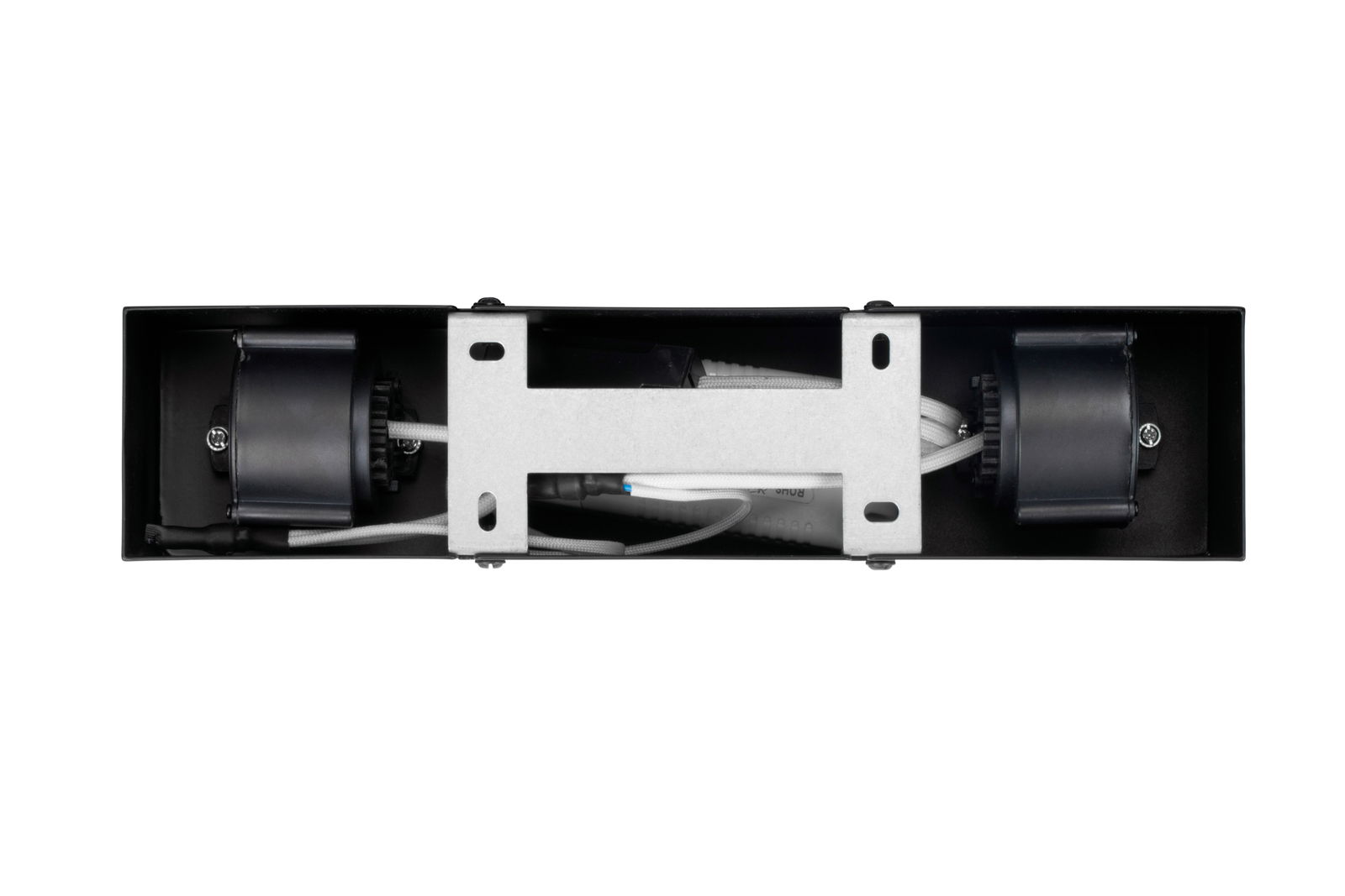 Ansicht von oben auf die LED-Hängeleuchte mit sichtbaren Kabeln und Befestigungselementen.