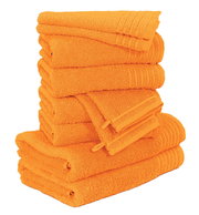 Stapel von orangefarbenen Handtüchern, seitliche Perspektive