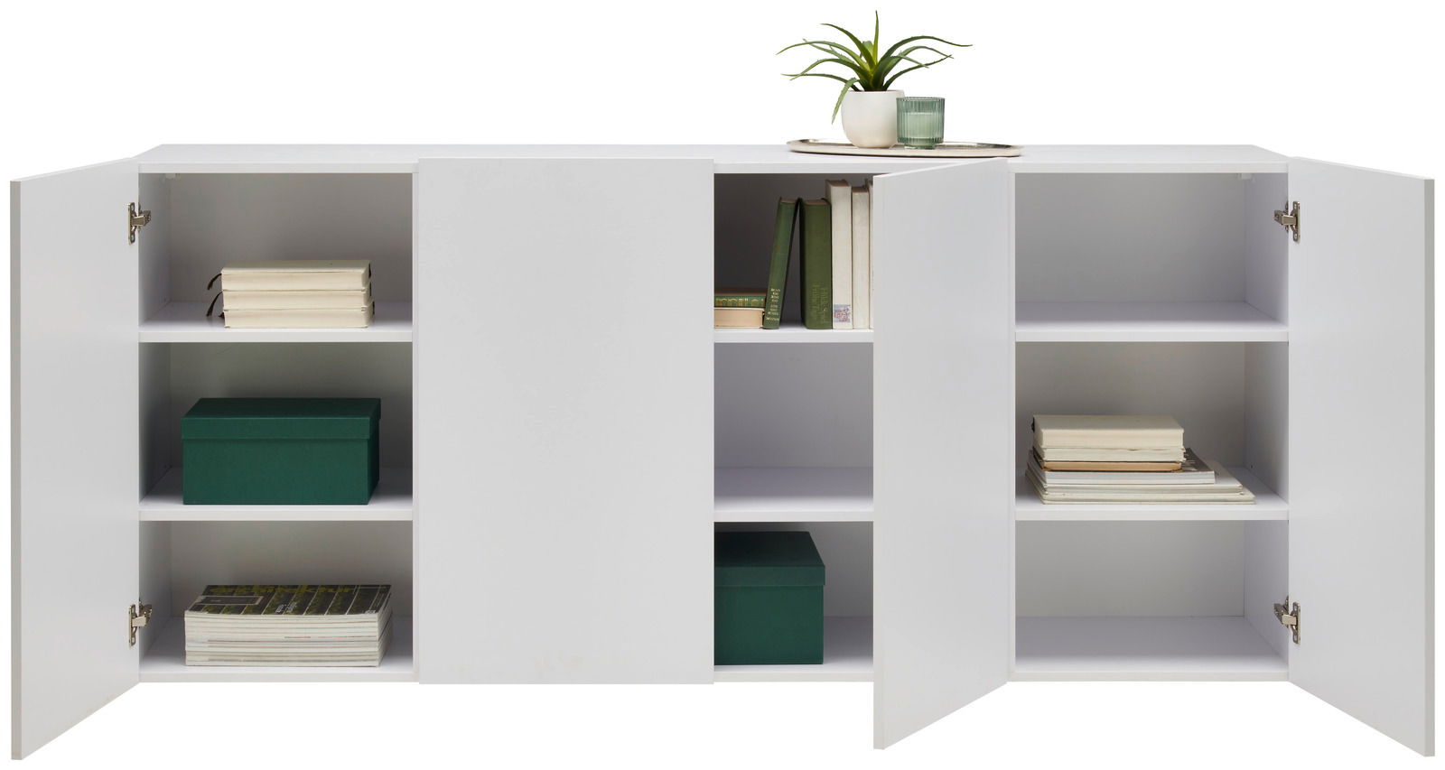 Weißes Hängesideboard mit offenen Türen, gefüllt mit Büchern und Dekorationen, aus frontaler Perspektive.