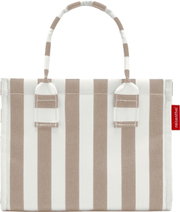 Gestreifte Tragetasche in Beige und Weiß mit kurzen Henkeln, Frontansicht.