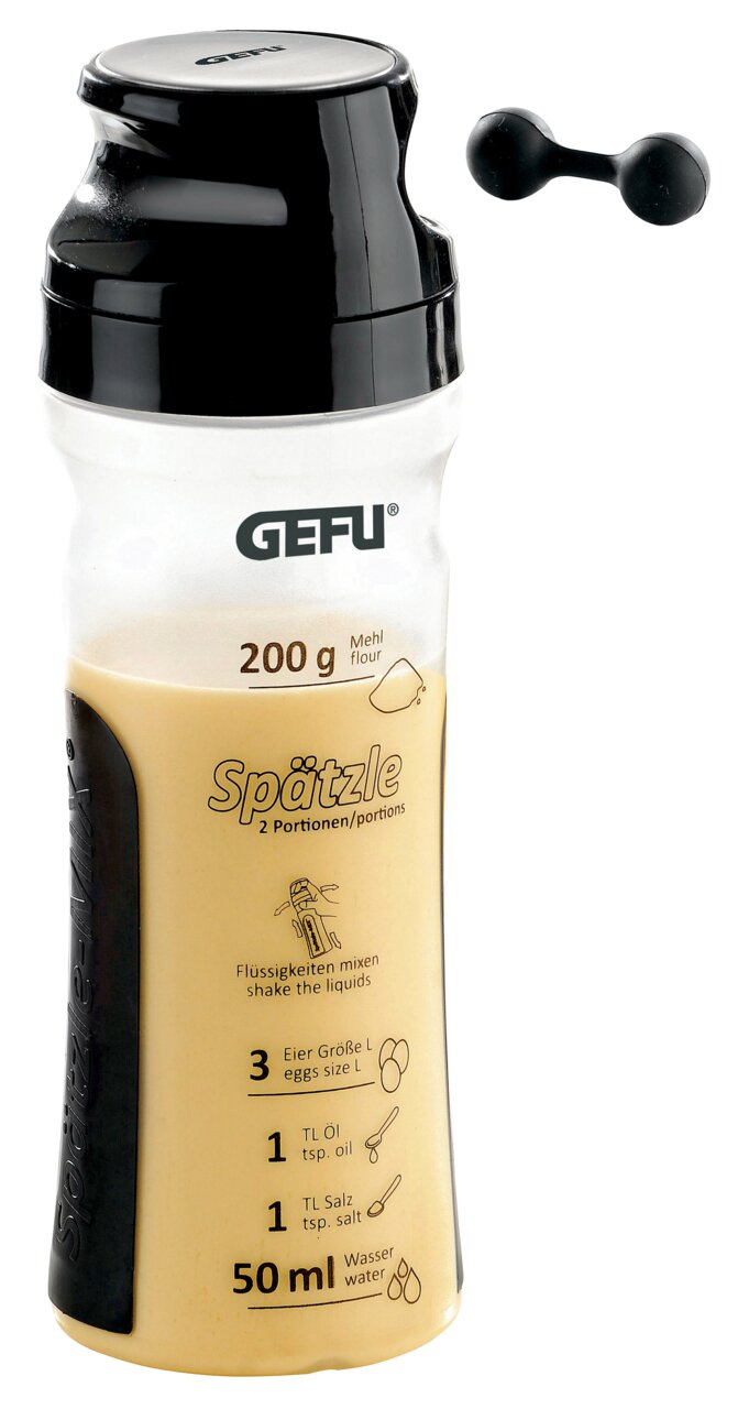 Spätzle-Shaker von GEFU, Vorderansicht, mit Zutatenangaben für 2 Portionen Spätzle.