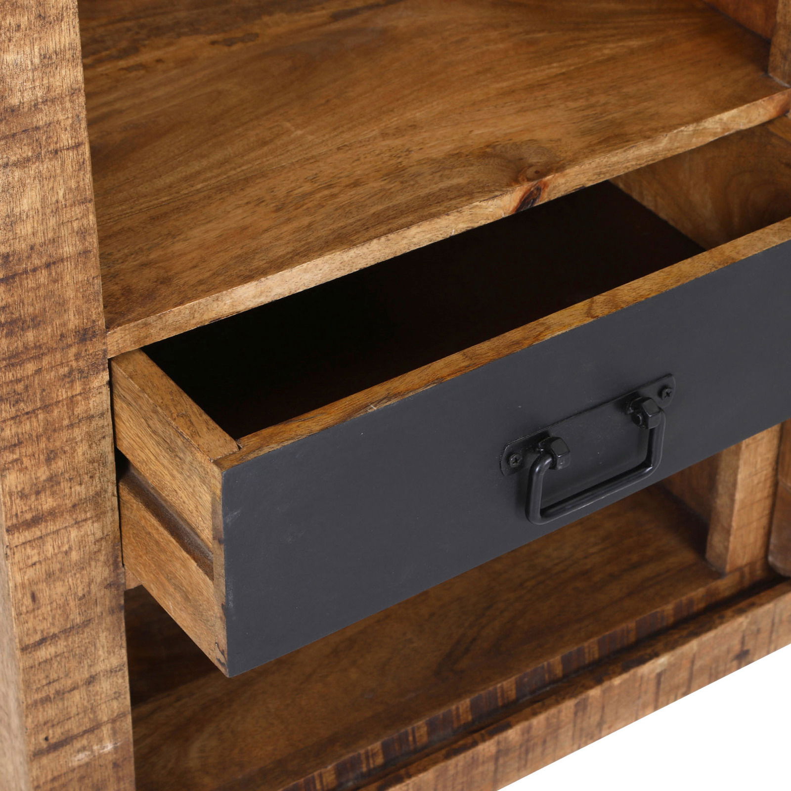 Landscape Garderobenschrank BARNEY Nahaufnahme eines Garderobenschranks aus Holz mit einer offenen Schublade und schwarzem Griff, von schräg oben betrachtet.