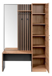 Garderobeset met spiegel, houten planken en kledinghaken, gezien vanaf de voorkant.